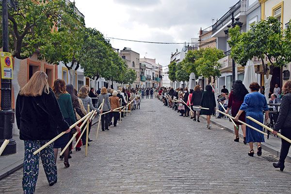 La Procesión de regreso de los titulares de la Vera-cruz estuvo conformado por los Hermanos/as acompañado con velas a sus titulares de esta Hermandad Ilipense - 3, Foto 3