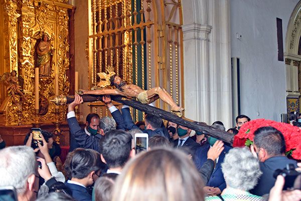 La Procesión de regreso de los titulares de la Vera-cruz estuvo conformado por los Hermanos/as acompañado con velas a sus titulares de esta Hermandad Ilipense - 4, Foto 4