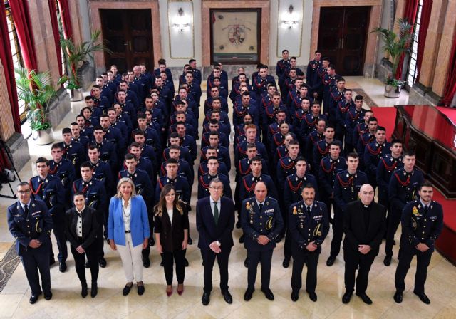 Ballesta: Las sociedades eligen siempre a los mejores para las labores más difíciles, y esos son ustedes - 3, Foto 3