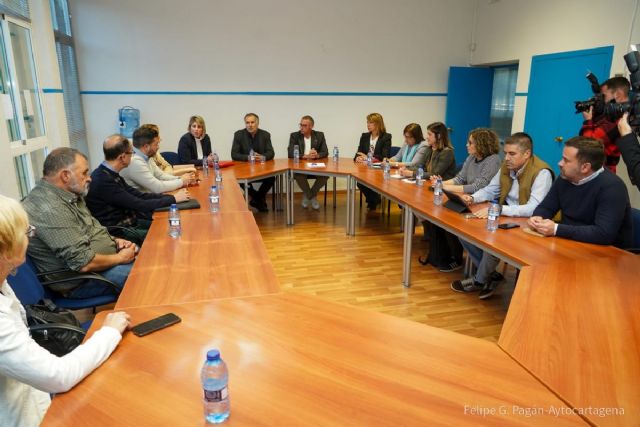 La alcaldesa pide a la ministra de Migraciones que cumpla el compromiso de cerrar el campamento del Hospital Naval - 1, Foto 1