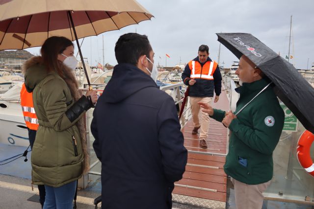 Moreno agradece a Cruz Roja, Protección Civil, Policía Local, Salvamento Marítimo y Cofradía de Pescadores los grandes esfuerzos realizados para minimizar las consecuencias del temporal - 2, Foto 2