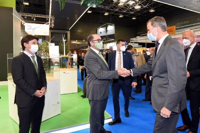 El rey Felipe VI visita junto a Ignacio Galán el stand de Iberdrola en WindEurope Bilbao 22 - 1, Foto 1