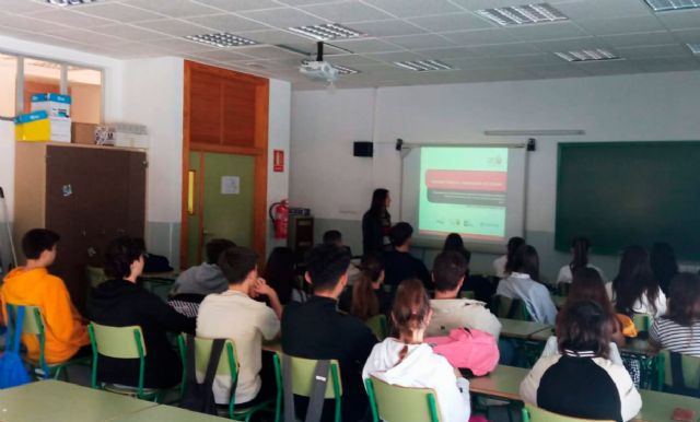 El equipo de Atención Psicosocial de Jesús Abandonado enseña a los escolares herramientas básicas para afrontar los procesos de cuidados paliativos que puedan experimentar en su entorno - 1, Foto 1