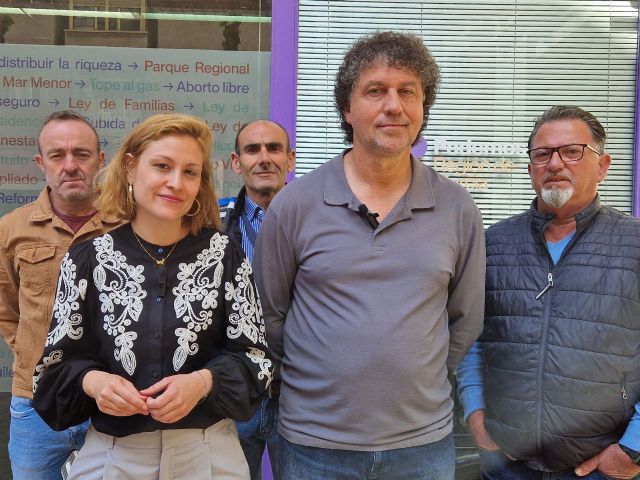 Podemos y los trabajadores de Monbus denuncian la incertidumbre en torno a la nueva licitación del servicio de autobuses - 1, Foto 1