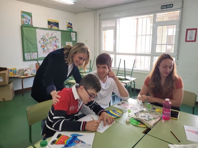 La consejera de Política Social, Familias e Igualdad comparte con niños con trastorno del espectro autista sus actividades vacacionales - 1, Foto 1