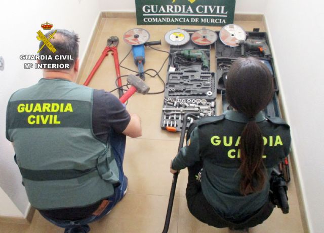 La Guardia Civil desmantela un grupo criminal formado por 16 personas presuntamente relacionadas con 52 robos y hurtos cometidos en San Javier y Los Alcázares - 2, Foto 2