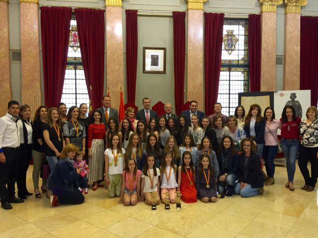 Las campeonas del Club Cronos llevan su triunfo hasta el Salón de Plenos del Ayuntamiento - 1, Foto 1