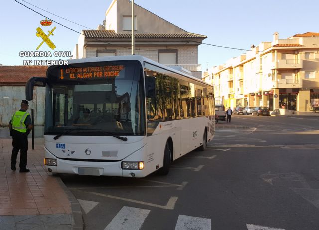 La Guardia Civil detiene a una persona cuando viajaba en un autobús con un televisor robado - 1, Foto 1