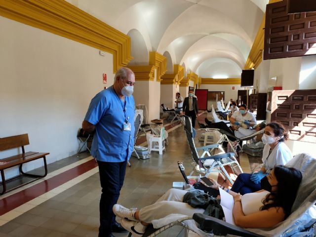 Gran participación de estudiantes y trabajadores de la UCAM en la donación de sangre - 1, Foto 1