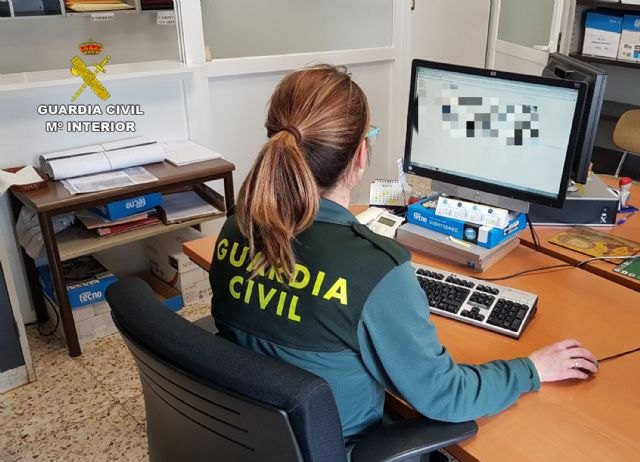 La Guardia Civil investiga a dos vecinos de Los Alcázares por falsificar documentos para el empadronamiento de sus inquilinos - 1, Foto 1