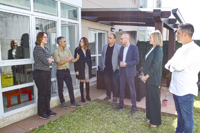 Isabel Franco visita la Casa de Familia de la Fundación Dignidade en Santiago de Compostela - 2, Foto 2