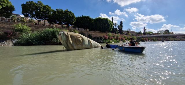 La emblemática sardina del río Segura vuelve a lanzar agua por la boca tras 10 años sin funcionar - 2, Foto 2