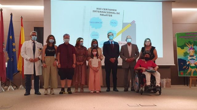 El equipo de atención educativa hospitalaria entrega los premios del certamen internacional de relatos 'En mi verso soy libre 2023' - 1, Foto 1