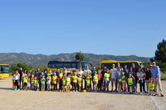 Los empleados de Autobuses LAT celebran el Día Mundial del Medio Ambiente con la plantación de árboles autóctonos - 1, Foto 1