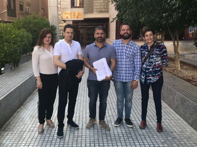 Hostemur presenta cerca de 8.000 firmas contra El Persianazo - 2, Foto 2