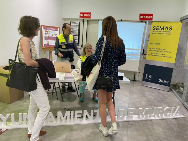 El equipo del SEMAS da a conocer el servicio de emergencia social del Ayuntamiento de Murcia en un congreso celebrado en Ciudad Real - 1, Foto 1