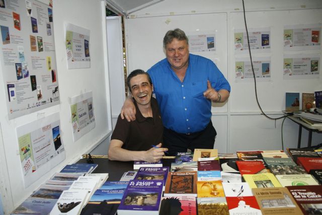 Desde la ´Concha de la Música´, la poesía llenó la Feria del Libro de Puertollano y su ´Paseo de San Gregorio - 2, Foto 2