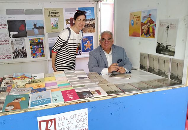 Miguel Antonio Maldonado, primer autor de la BAM en firmar en la Feria del Libro de Puertollano (FELIP'38) - 2, Foto 2