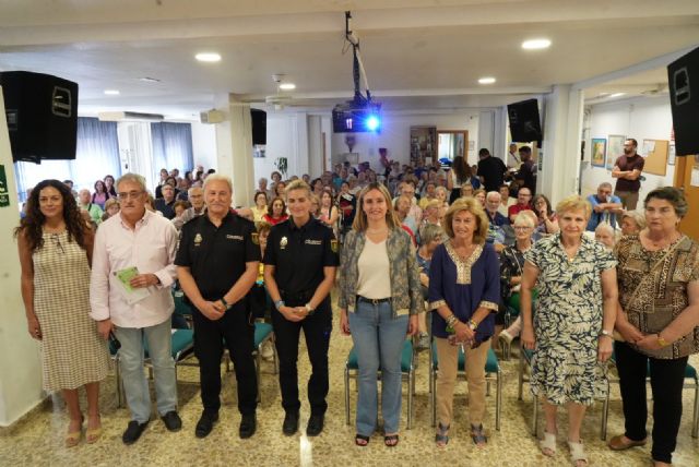 Más de un centenar de personas mayores aprenden a protegerse frente a robos y estafas - 1, Foto 1