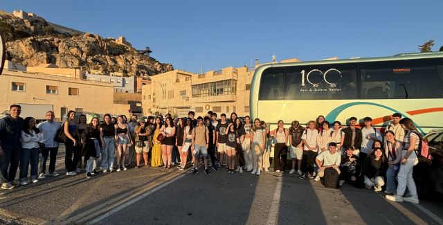 El Ayuntamiento vuelve a poner un servicio de autobús gratuito para los estudiantes que se examinan de la EBAU en Lorca - 1, Foto 1