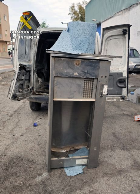 La Guardia Civil sorprende a dos jóvenes a bordo de un vehículo robado - 1, Foto 1