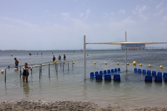 San Pedro del Pinatar apuesta por la accesibilidad con tres puntos de baño adaptado en sus playas - 3, Foto 3