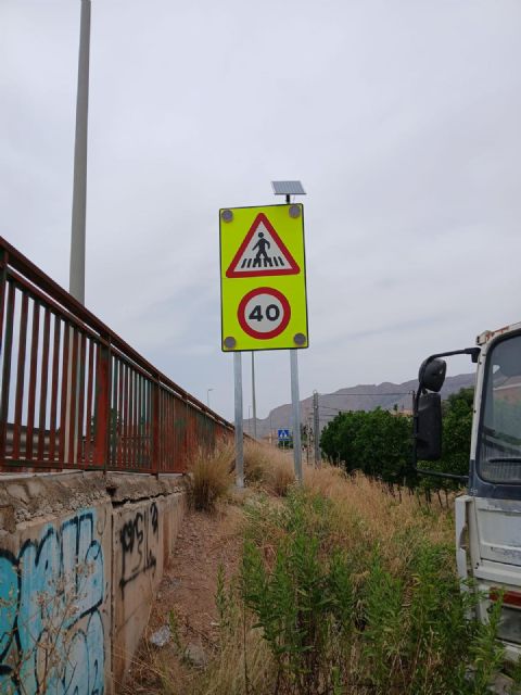 Infraestructuras refuerza la seguridad vial en la carretera de El Raal-Beniel con nueva señalización luminosa y mejoras en los pasos peatonales Infraestructuras refuerza la seguridad vial en la carretera de El Raal-Beniel con nueva señalización luminosa y mejoras en los pasos peatonales