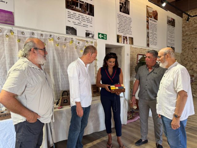 La Casa del Artesano de Lorca dedica julio a la carpintería, la taracea y el pirograbado dentro de la iniciativa '12 meses, 12 oficios' La Casa del Artesano de Lorca dedica julio a la carpintería, la taracea y el pirograbado dentro de la iniciativa '12 meses, 12 oficios'