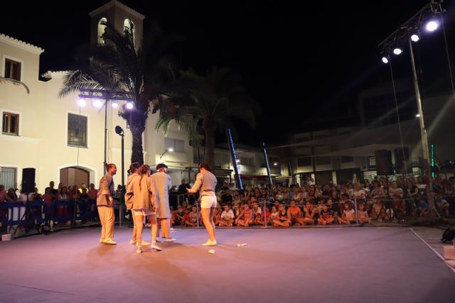 Circo coreográfico, acrobacias, humor y marionetas gigantes en el cierre del SaldeCalle - 2, Foto 2