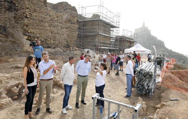 Los visitantes contemplan por primera vez el avance de los trabajos arqueológicos en el Castillejo de Monteagudo - 2, Foto 2