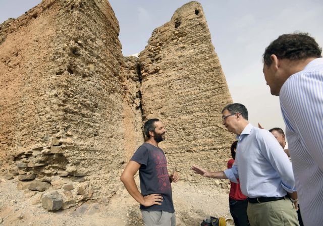 Los visitantes contemplan por primera vez el avance de los trabajos arqueológicos en el Castillejo de Monteagudo - 3, Foto 3