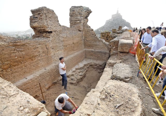 Los visitantes contemplan por primera vez el avance de los trabajos arqueológicos en el Castillejo de Monteagudo - 4, Foto 4