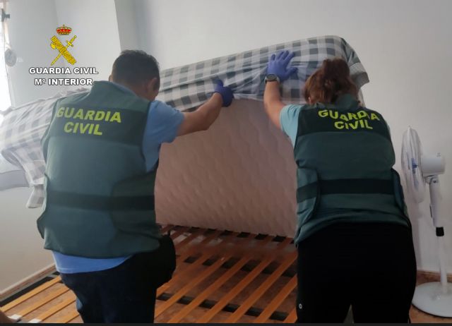 La Guardia Civil desmantela en San Pedro del Pinatar una organización criminal de origen colombiano que introducía irregularmente a compatriotas en España - 1, Foto 1