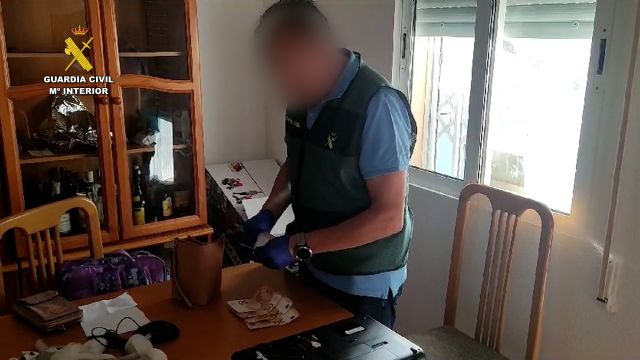 La Guardia Civil desmantela en San Pedro del Pinatar una organización criminal de origen colombiano que introducía irregularmente a compatriotas en España - 2, Foto 2