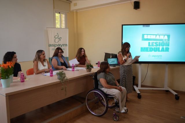 La consejera de Política Social destaca el apoyo del Gobierno regional a las personas con lesión medular para mejorar su calidad de vida y su autonomía personal La consejera de Política Social destaca el apoyo del Gobierno regional a las personas con lesión medular para mejorar su calidad de vida y su autonomía personal