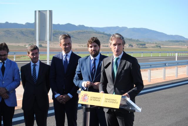 El ministro de Fomento asiste a la puesta en servicio de la autovía A-33 entre Jumilla y Yecla - 2, Foto 2