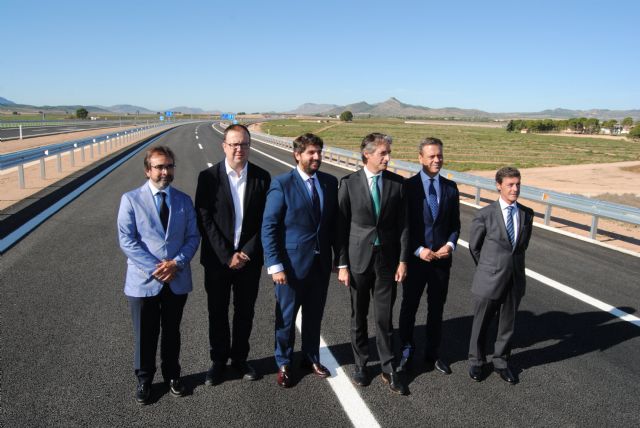 El ministro de Fomento asiste a la puesta en servicio de la autovía A-33 entre Jumilla y Yecla - 3, Foto 3