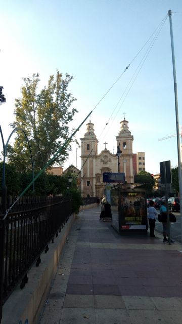 Ahora Murcia denuncia ante cultura la instalación de  los anclajes de las luces de navidad a la verja protegida del jardín floridablanca - 3, Foto 3