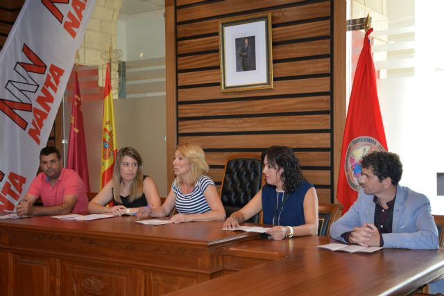 La alcaldesa firma el convenio regulador para el desarrollo de actividades de la Universidad del Mar en Campos del Río - 2, Foto 2