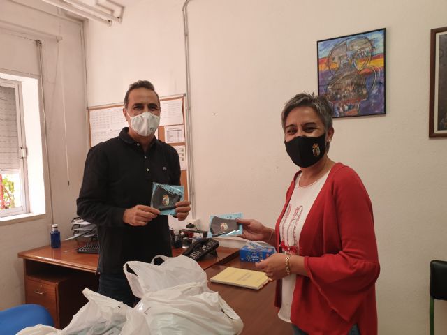 El Ayuntamiento de Calasparra reparte mascarillas reutilizables en todos los centros educativos de la localidad - 2, Foto 2