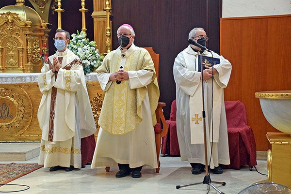 Primera Eucaristía de Mons. Saiz en la Parroquia de San Francisco de Asís del barrio sevillano de Pino Montano - 1, Foto 1