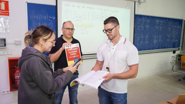 El nuevo libro de Juan Medina combina el papel con vídeos y un chat con el profesor para aprender álgebra - 3, Foto 3