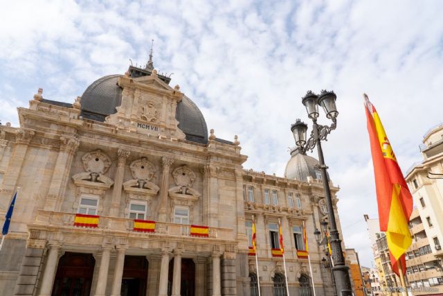 Cartagena se prepara para celebrar el 12 de octubre la Fiesta Nacional con banderas españolas - 1, Foto 1