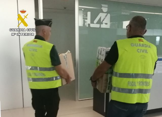 La Guardia Civil detecta el contrabando de más de 25 kilos de tabaco en el Aeropuerto Internacional de la Región de Murcia - 2, Foto 2