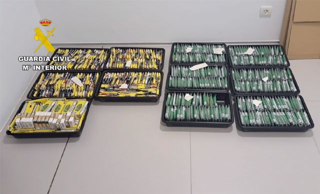 La Guardia Civil detecta el contrabando de más de 25 kilos de tabaco en el Aeropuerto Internacional de la Región de Murcia - 3, Foto 3