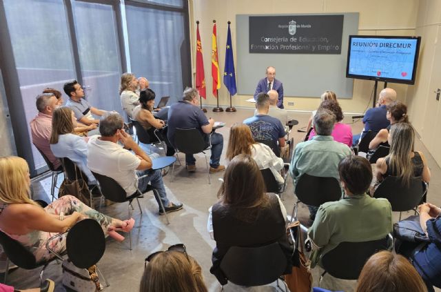 El consejero de Educación mantiene un encuentro de Direcmur para hacer balance del inicio de curso en Infantil y Primaria - 2, Foto 2