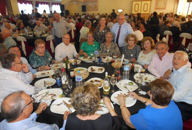 Cerca de 500 personas disfrutan de la comida anual de la junta local de la AECC torreña - 4, Foto 4