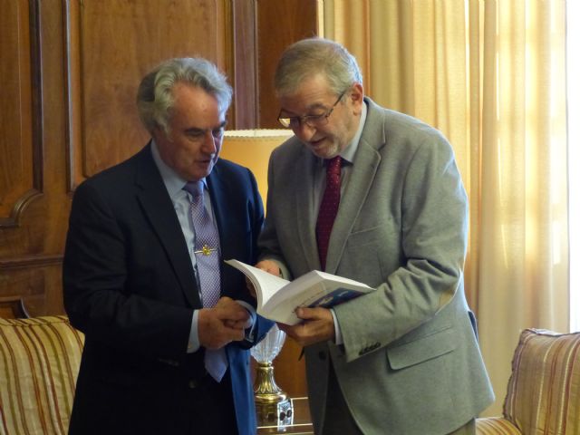 Ángel Martínez presenta en la Asamblea Regional su libro La Región de Murcia, una realidad inconclusa - 2, Foto 2