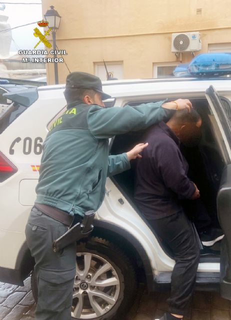 La Guardia Civil detiene a un experimentado delincuente, sorprendido mientras robaba en un domicilio de Albudeite - 3, Foto 3