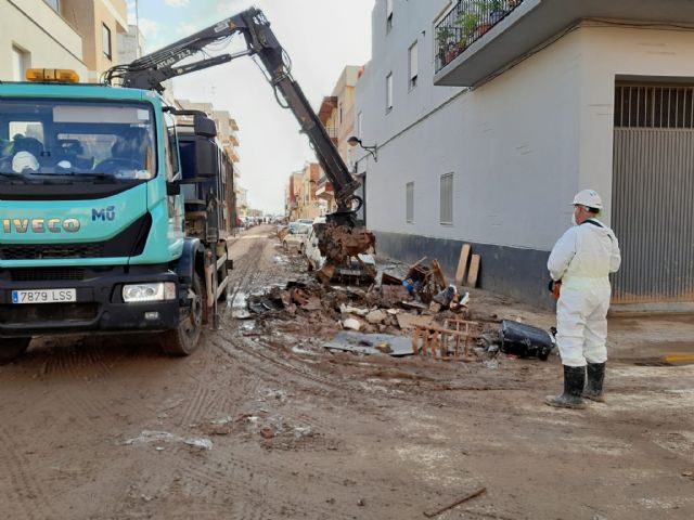 La misión solidaria de las brigadas de Murcia en Valencia se vuelca con la limpieza de las casas de personas vulnerables - 3, Foto 3